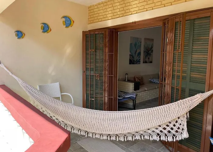 ao lado das praias de Enseada e Santa Rita